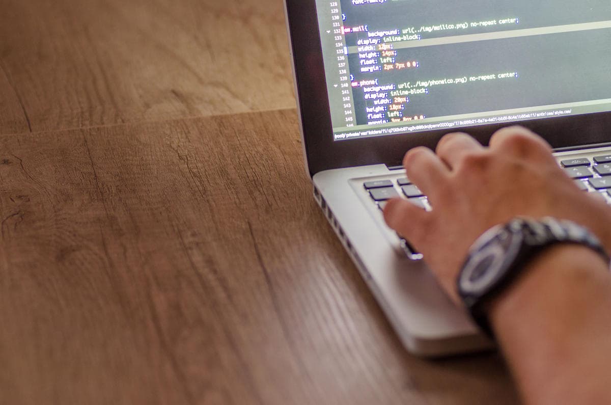 Open source en entreprise : avantages, risques et modèles économiques